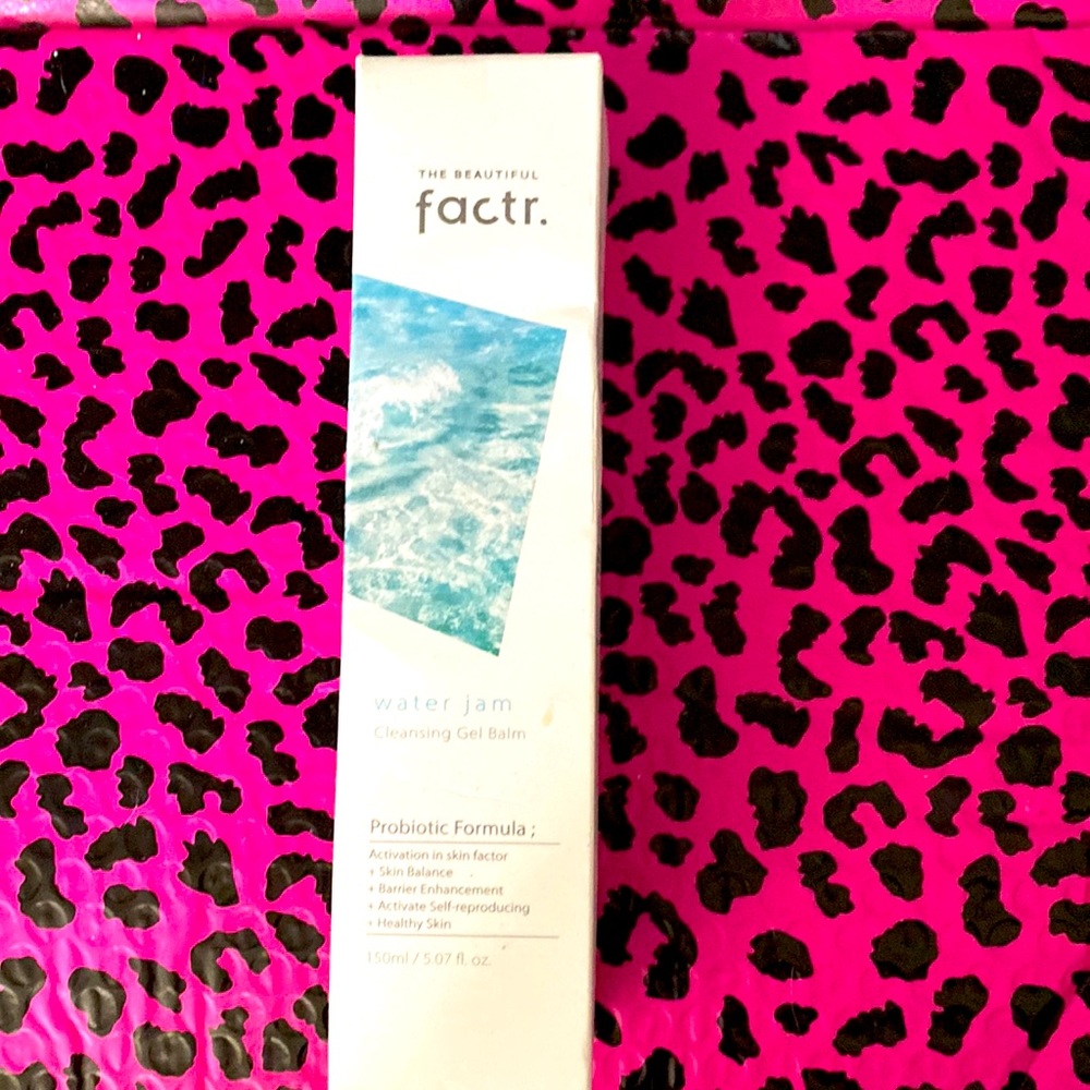 The Beautiful factr. Water Jam Cleaning Gel Balm